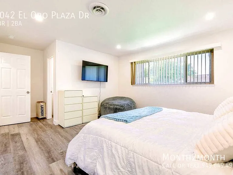 9042 El Oro Plaza Dr — Photo 17