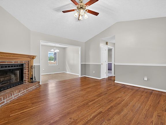 4th image of 1320 Tanglewood Dr