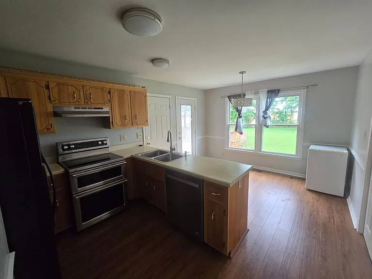 1225 Cobblestone Ln — Photo 4