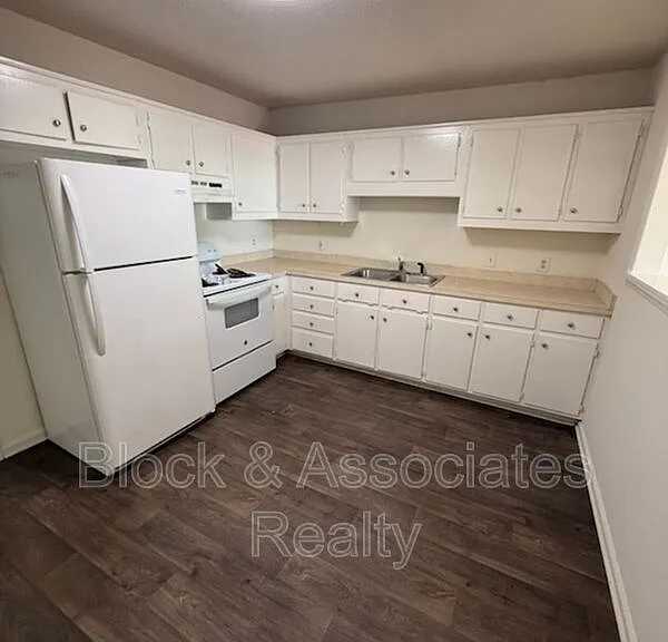 120 W Presnell St #C — Photo 3