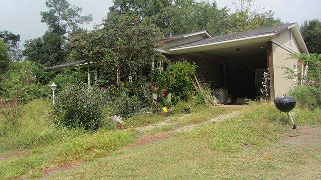 2nd image of 704 Woodfield Dr