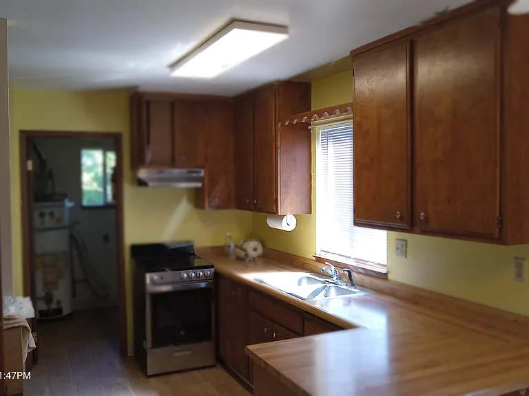 915 Clover Dr — Photo 10
