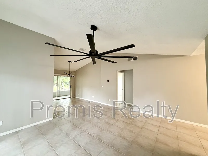 102 Steeplechase Ln #1