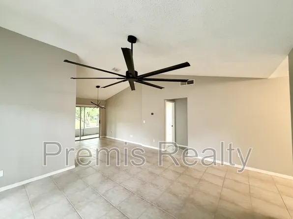 102 Steeplechase Ln #1, Palm Harbor, FL 34684