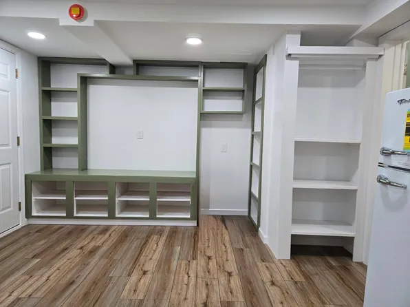 (undisclosed Address), Shelton, CT 06484