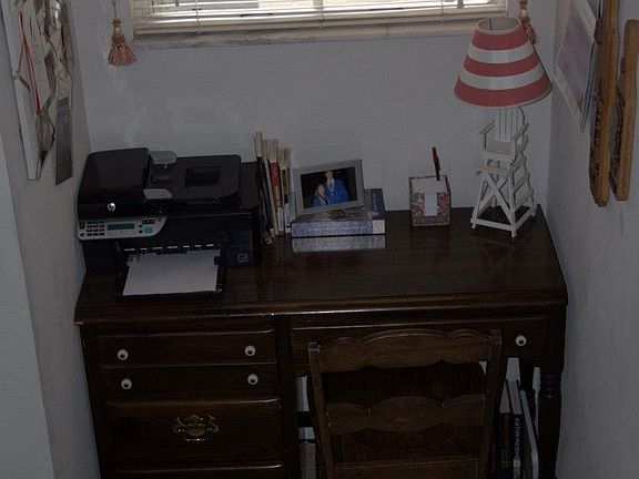 a great nook area for a laptop study area