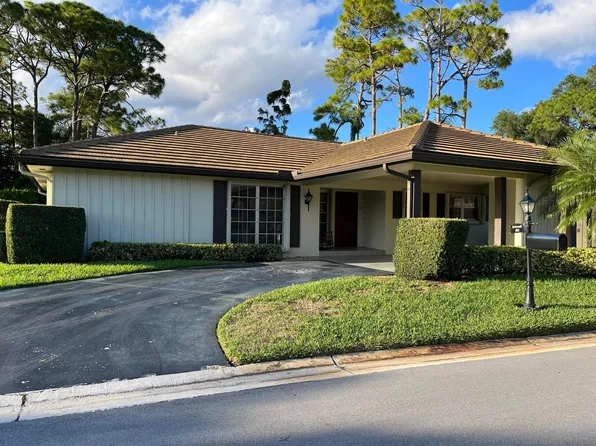 493 Forestview Dr, Atlantis, FL 33462