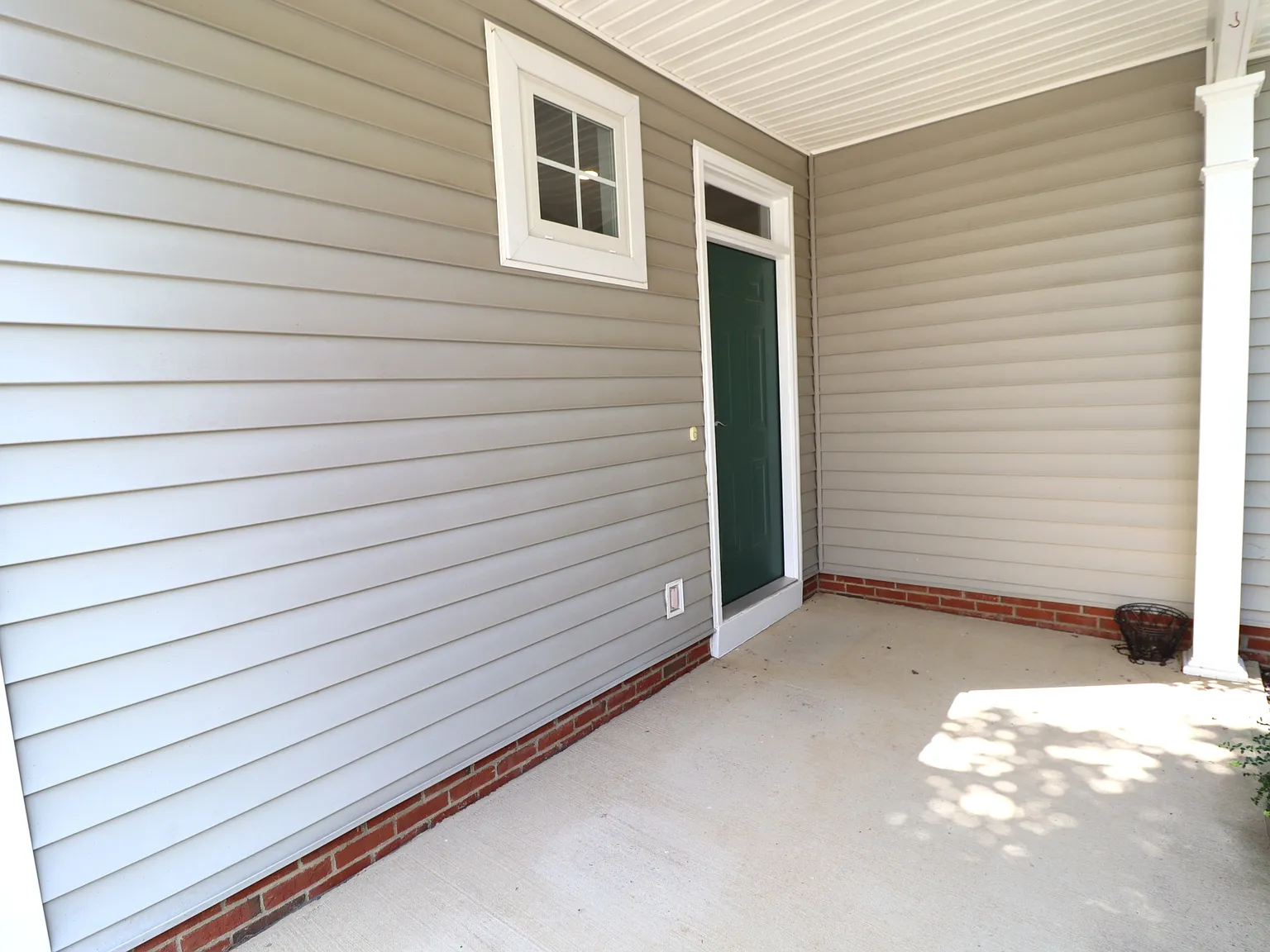 Inviting End Unit Townhome in Apex Available Immediately — Photo 3
