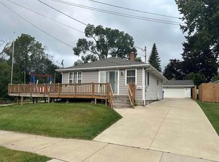 1011 Oviatt St, Kaukauna, WI 54130