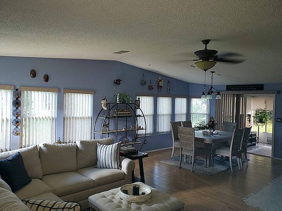 3rd image of 31 Winthrop Ln
