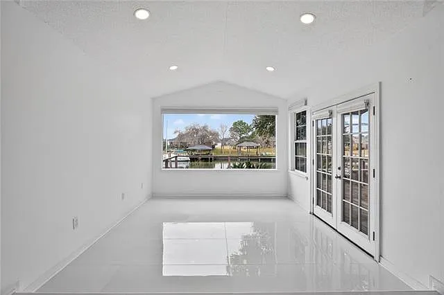 500 Marina Dr — Photo 5