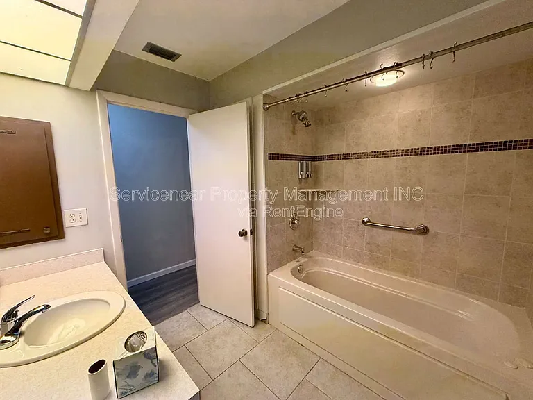423 Whispering Oaks Ct — Photo 20