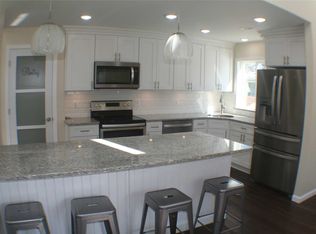 53 Chester St, Lake Grove, NY 11755