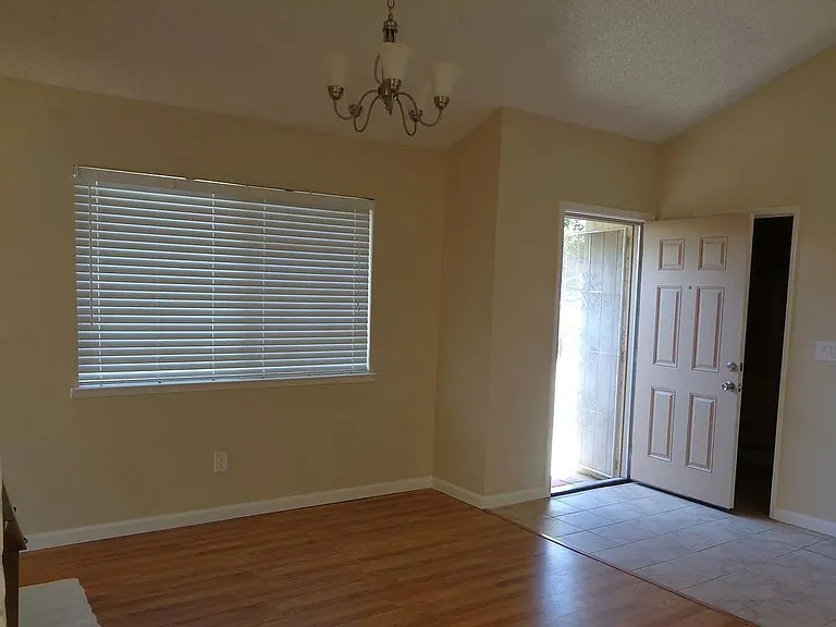 1266 Hartford Cir — Photo 2