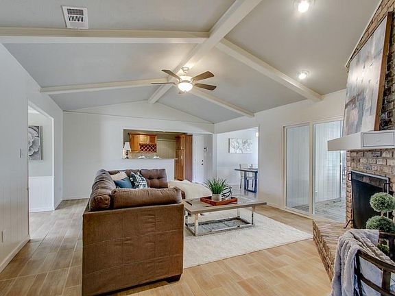 4th image of 300 Woodcrest Dr