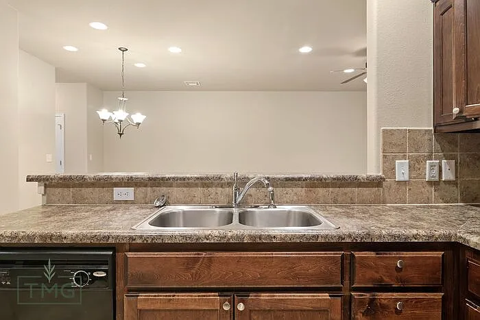 10507 N 139th East Ave — Photo 7