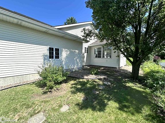 4th image of 16 Weaver Dr