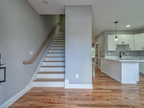 5th image of 364 N High St #0