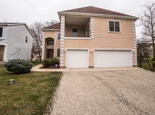 23445 N Valley Rd, Lake Zurich, IL 60047