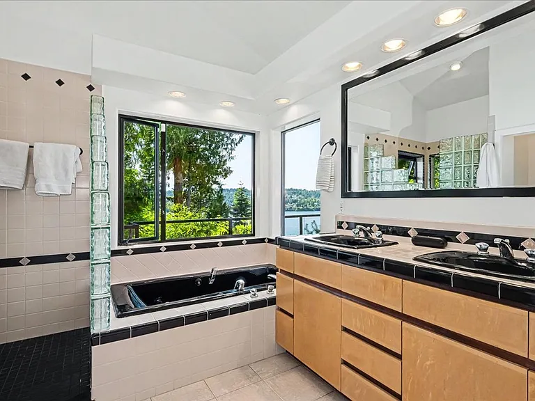 1385 E Ludlow Ridge Rd — Photo 11