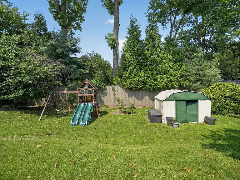 3919 N Chesterbrook Rd — Photo 26