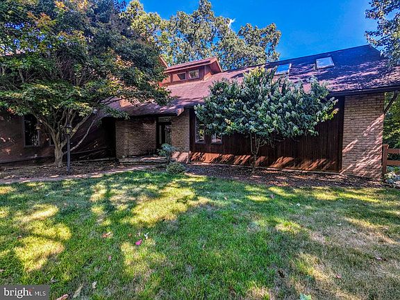 3rd image of 436 Forbes Rd