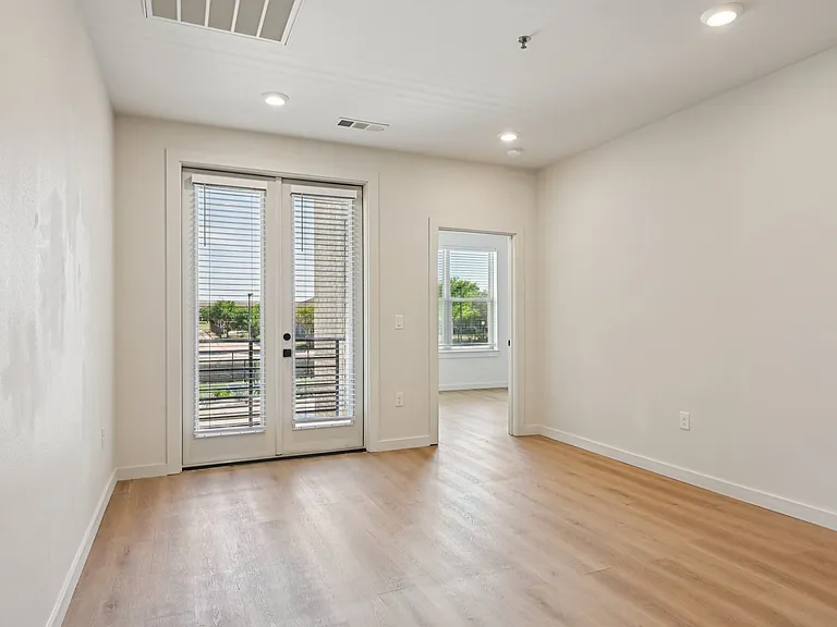 Fort Worth Meadows Apartments — Photo 13