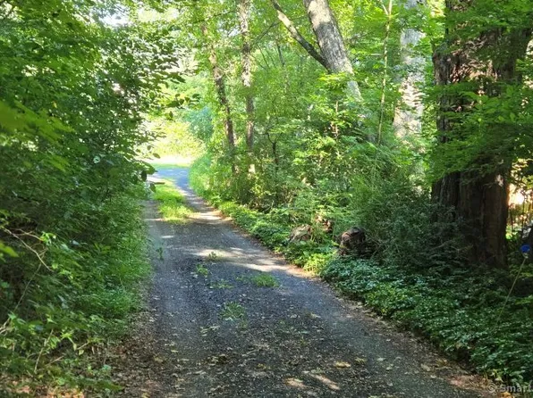 Pequot Trail, Southbury, CT 06488