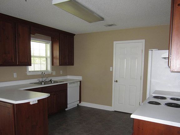 4th image of 3141 Vanelle Dr
