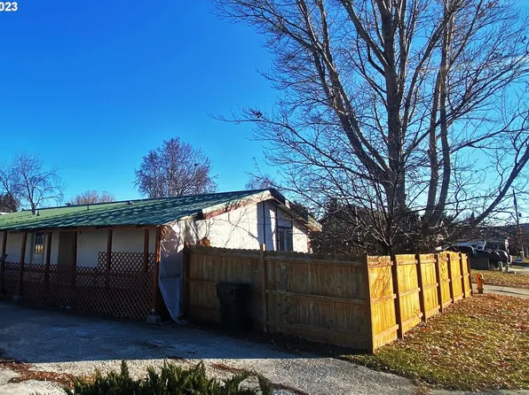 1058 Grove St, Baker City, OR 97814