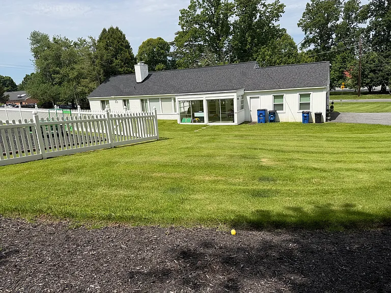 10001 Counselman Rd — Photo 2