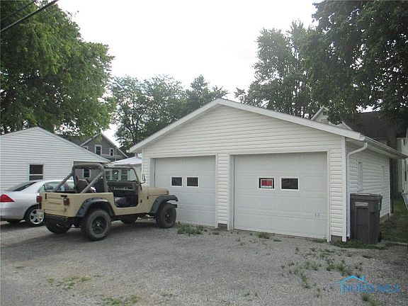 2nd image of 109 Plum St
