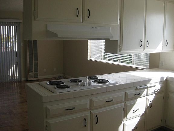 5th image of 808 S Cabrillo Ave