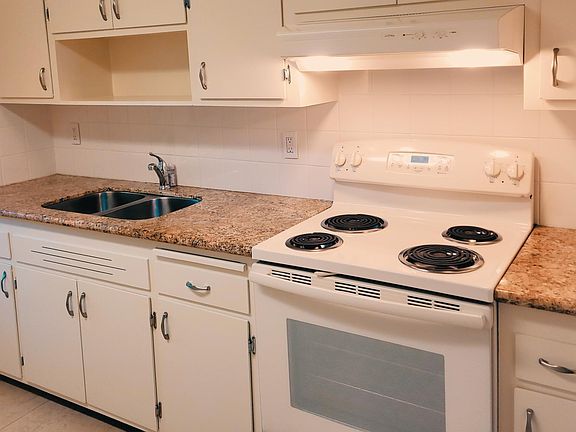 4th image of 282 Monroe Dr #1