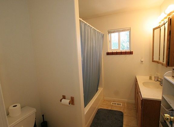 5th image of 619 Frederick St SE