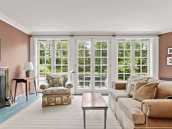 19 Meadow Ln Greenwich CT-print-046-043-004-4200x2800-300dpi.jpg