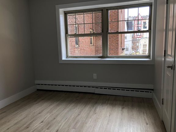 3rd image of 37 Duncan Ave APT 2K