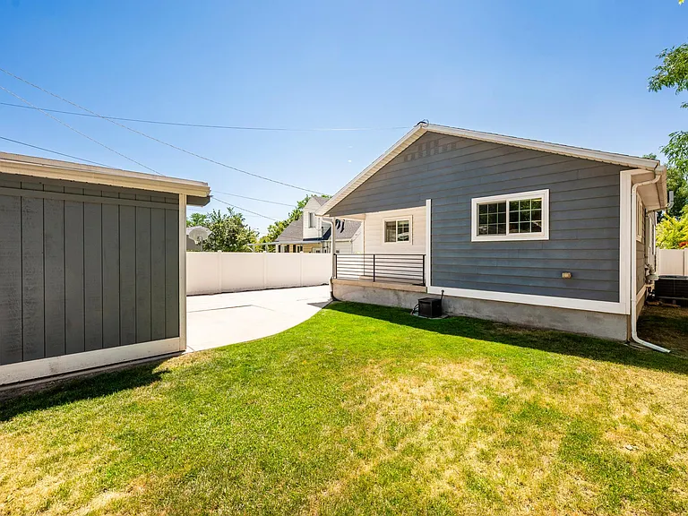 2545 S Filmore St E — Photo 30