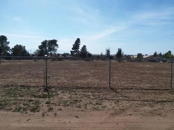 9495 Joshua St, Apple Valley, CA 92308