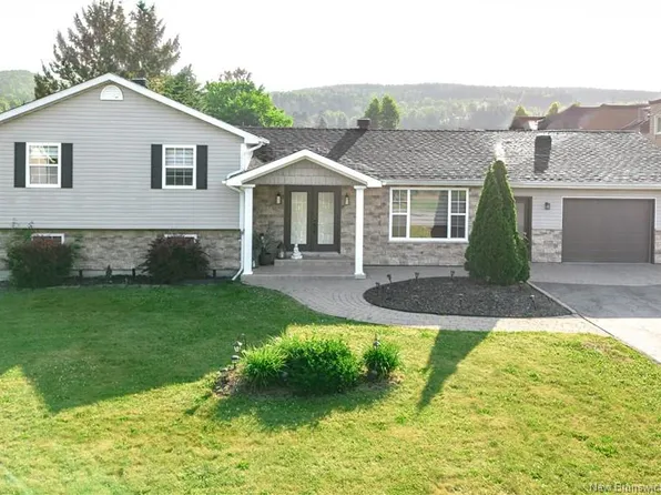 8 Belone St, Edmundston, NB E7B 1B6