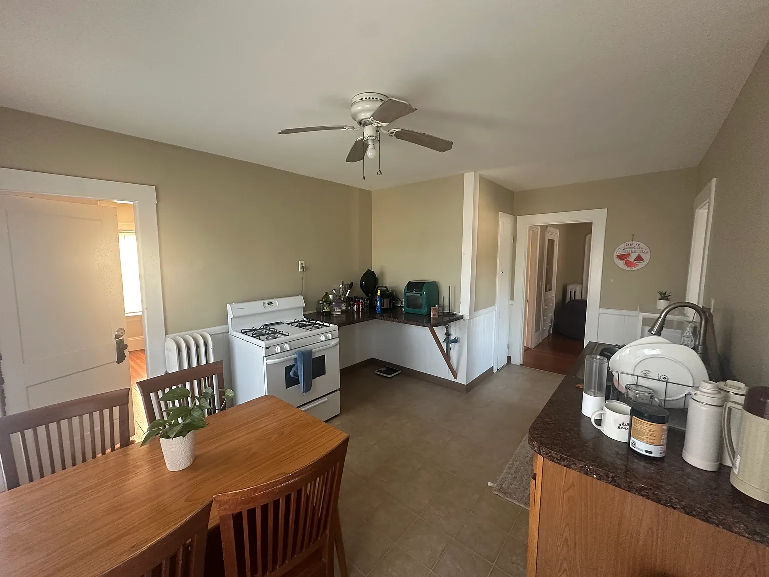 3 bed, 1300 sqft, $2,600 — Photo 3