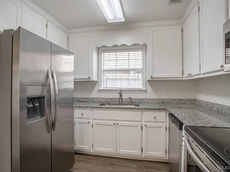 1161 Stafford Dr — Photo 11