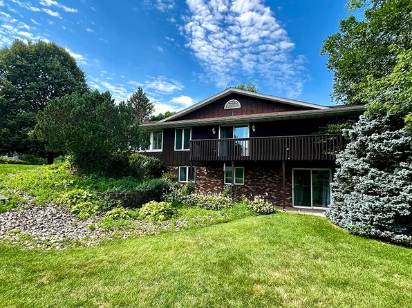 16179 Greenland Dr, Morrison, IL 61270