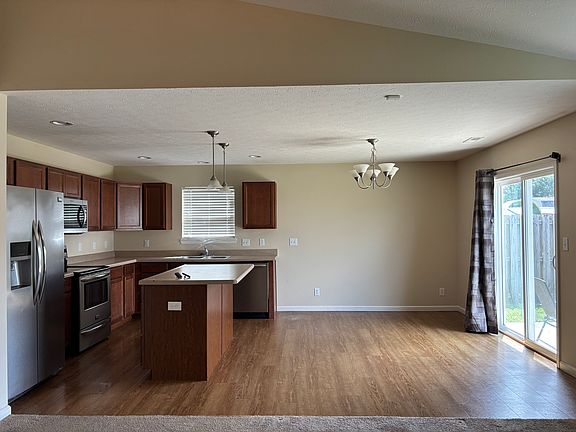 3rd image of 2915 Dillon Dr