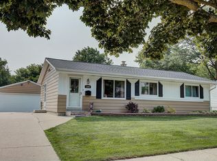 1304 Atlantic Dr, Waukesha, WI 53186