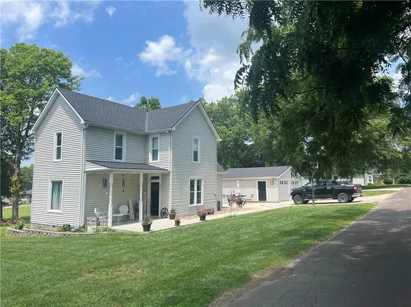 300 N 1st St, Gower, MO 64454