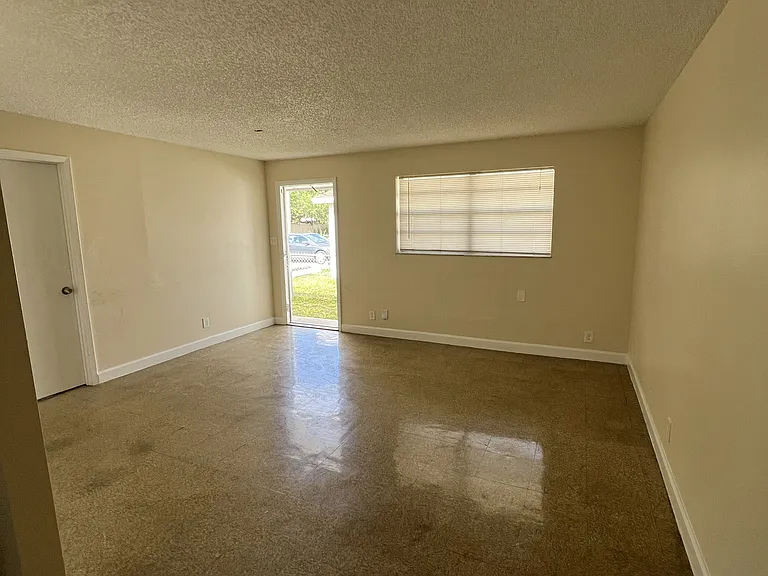 11611 SW 215th St #11613 — Photo 2