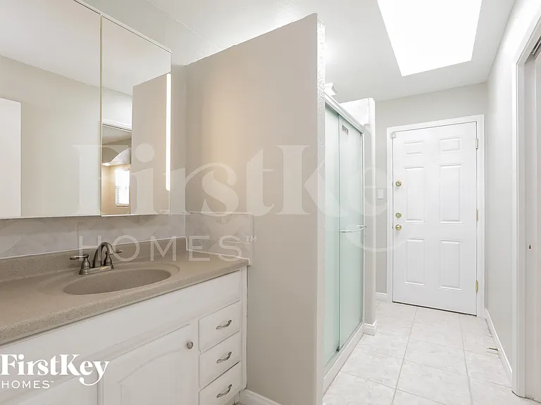 825 Antigua St — Photo 10