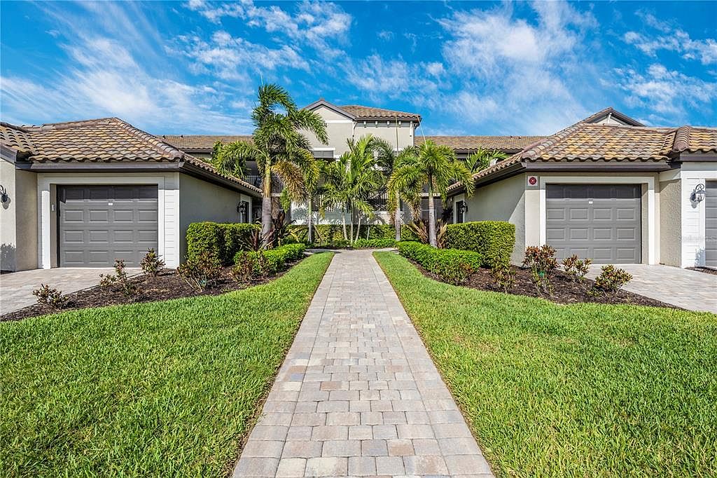 5674 Palmer Circle Dr #203