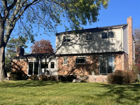 3284 Schoolhouse Dr, Waterford, MI 48329